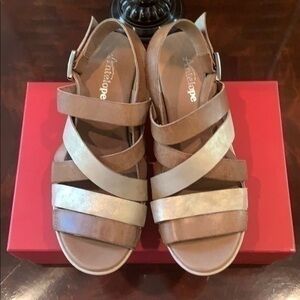 Antelope metallic / brown strap platform